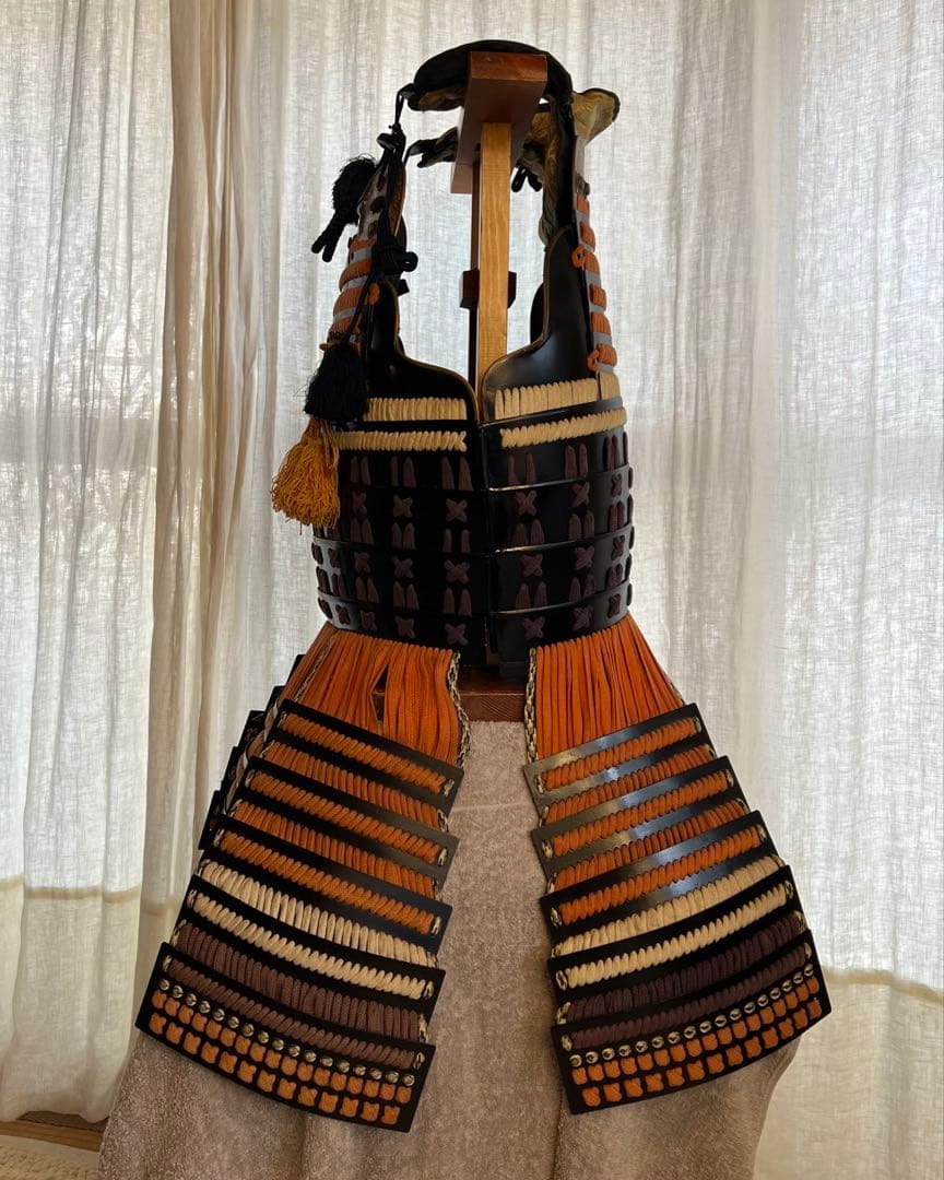 【豆太郎】　丸武工房製【現代甲冑•等身大】当世素掛紺白茶糸威具足