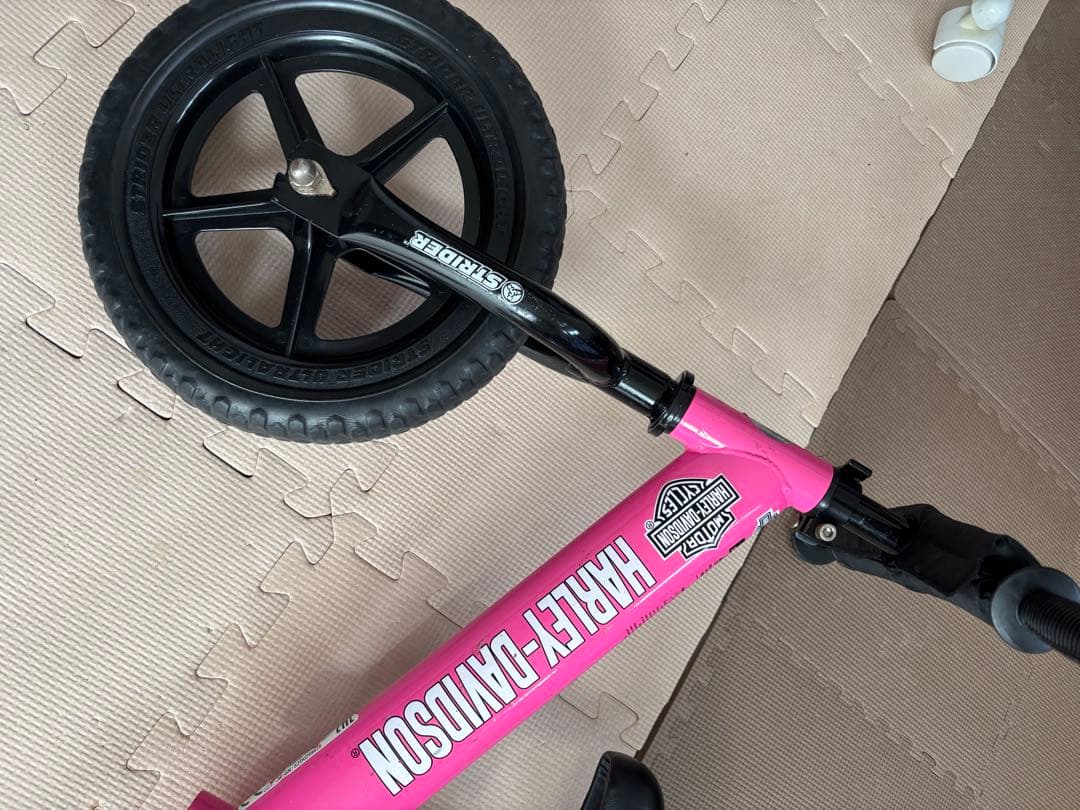 ⭐︎送料込み　カッコいい！　ハーレーダビッドソン　ストライダー　大きめサドル付き⭐︎