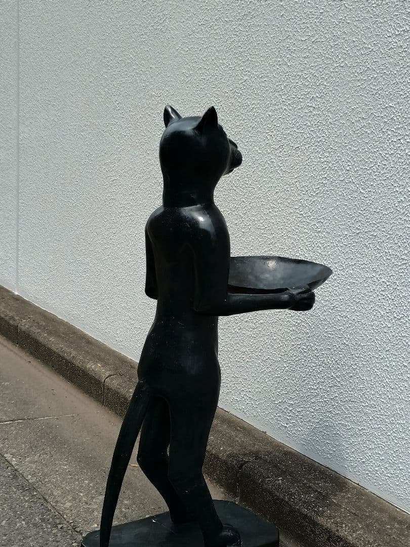 皿持ち猫バリ島　金属製 バリ島皿持ち猫　希少