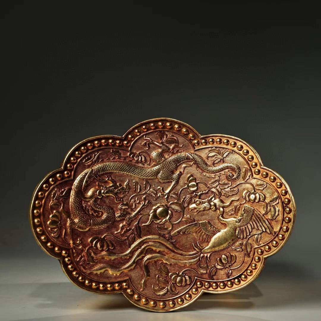 中国古美術・珍品旧蔵・鎏金童子龍鳳枕・鏨刻鎏金・純銅製・高浮彫・箱付き・置物