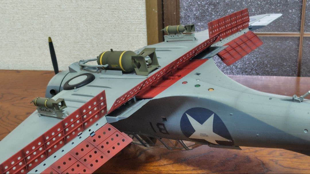 1/18 U.S. NAVY SBD-3 ドーントレス完成品 (訳あり)