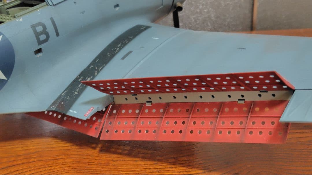 1/18 U.S. NAVY SBD-3 ドーントレス完成品 (訳あり)