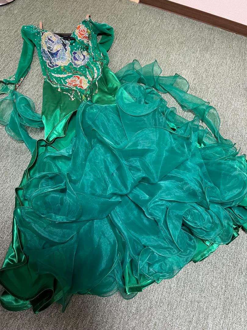 スタンダードドレス 緑色 ビーズ刺繍