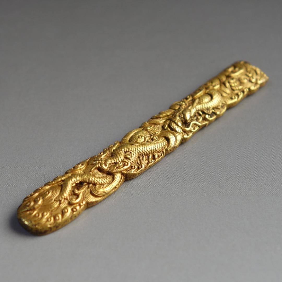 【波龍図小柄 銅地 高肉彫 鍍金】 鍔 鐔 小柄 刀装具 骨董 アンティーク