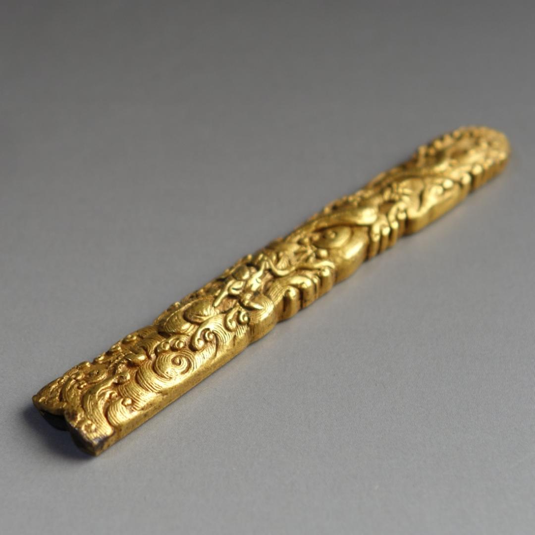 【波龍図小柄 銅地 高肉彫 鍍金】 鍔 鐔 小柄 刀装具 骨董 アンティーク