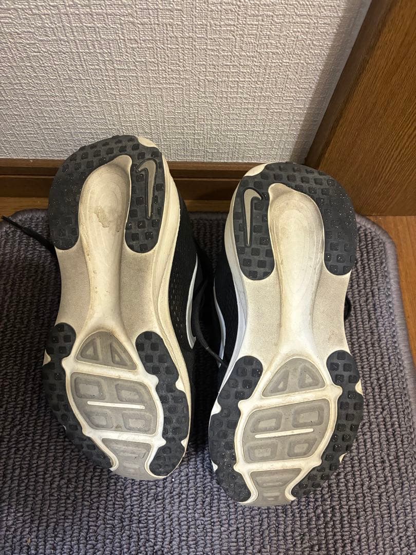 ナイキ　ボメロ18 ブラック　23cm