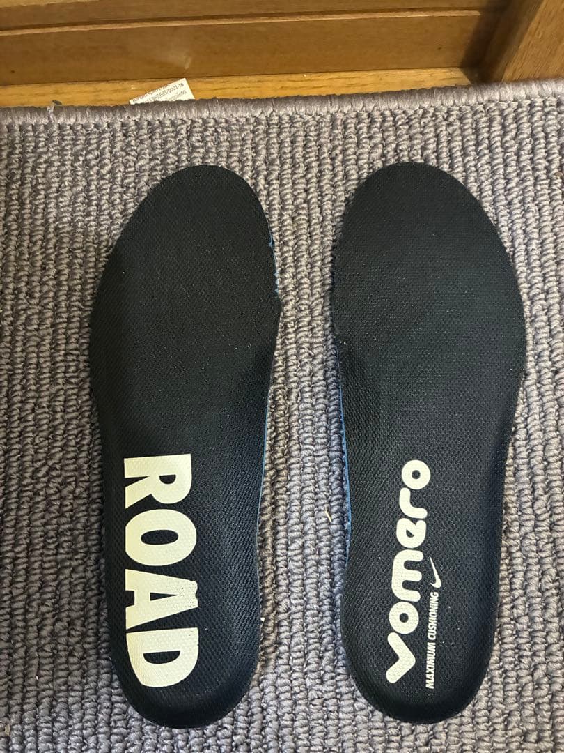 ナイキ　ボメロ18 ブラック　23cm