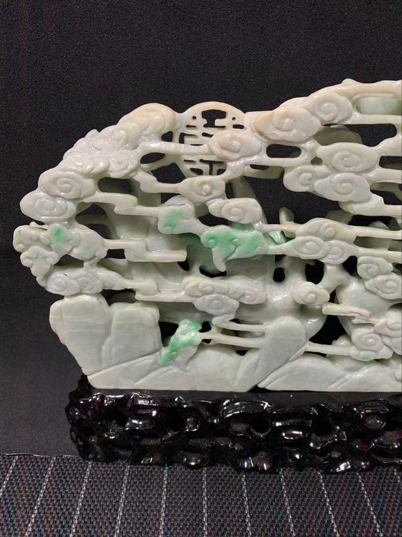 翡翠 彫刻 風景と動物 黒色台座付き