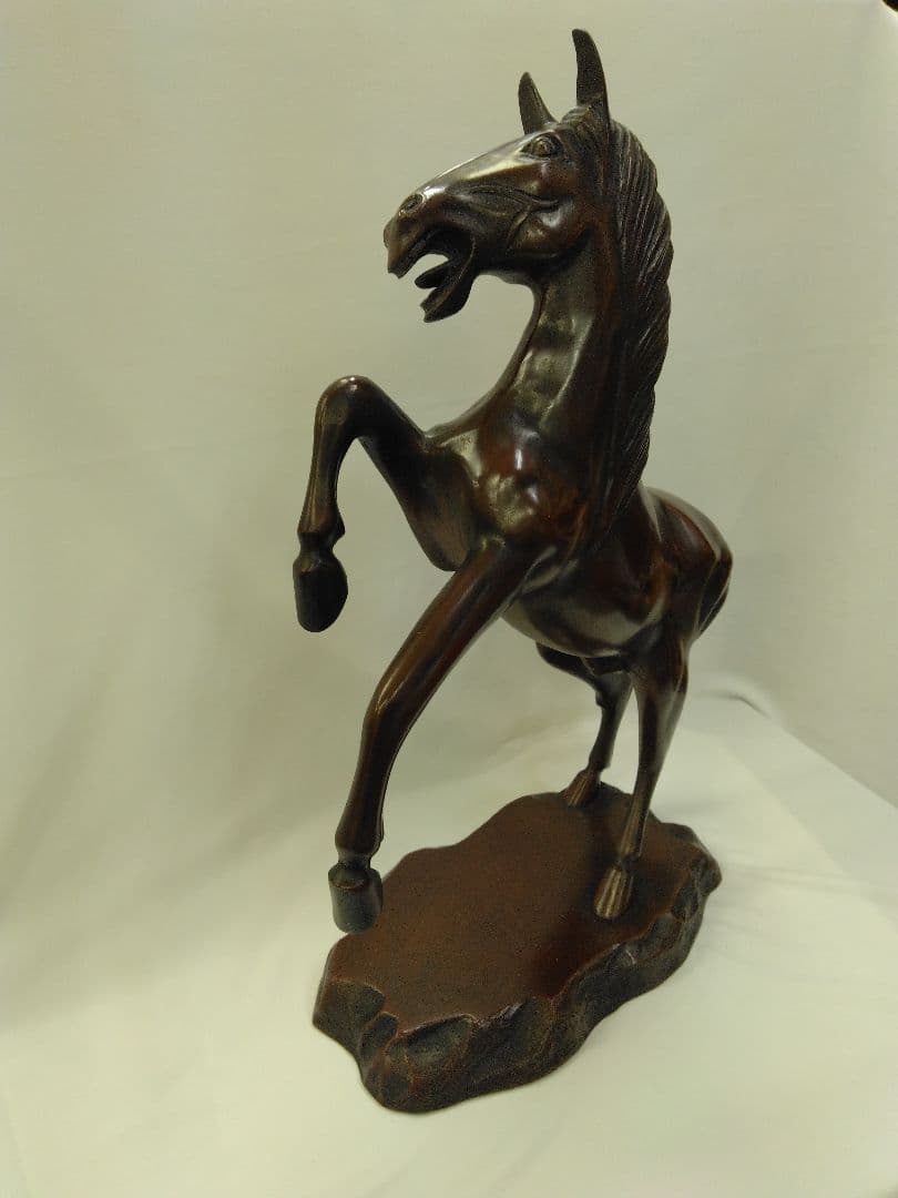 馬の青銅製彫刻