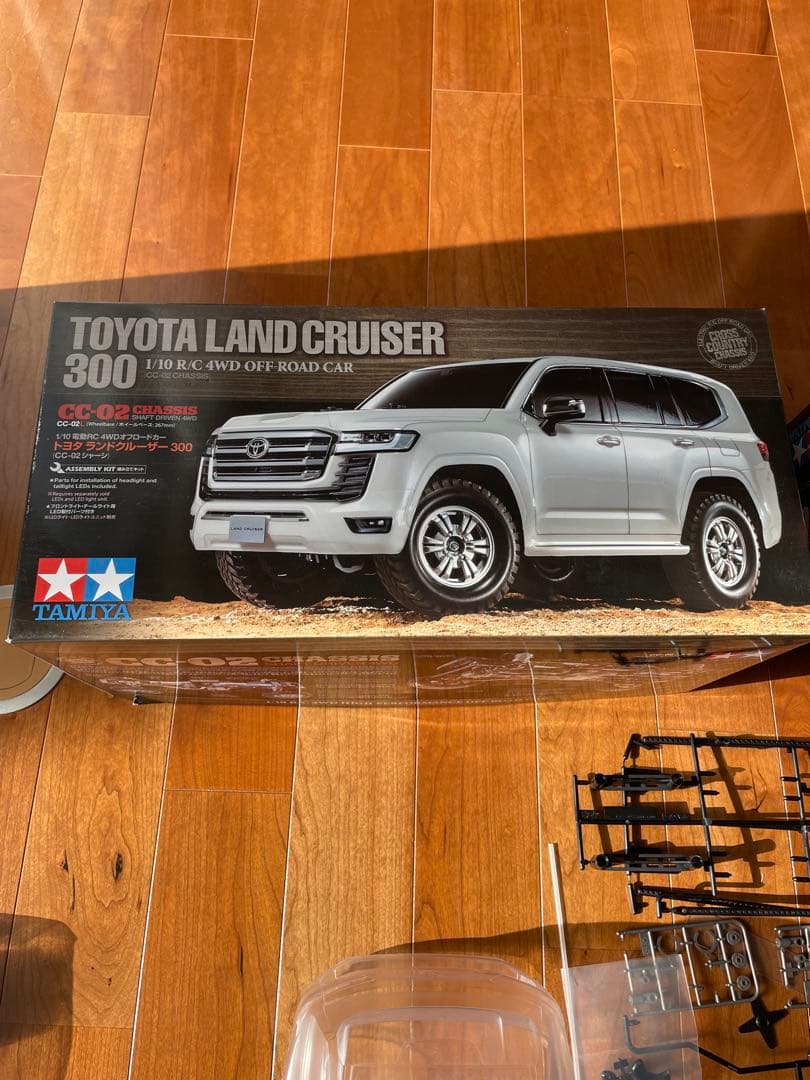 トヨタ ランドクルーザー 300 RCカーキット　バッテリーは付属しません