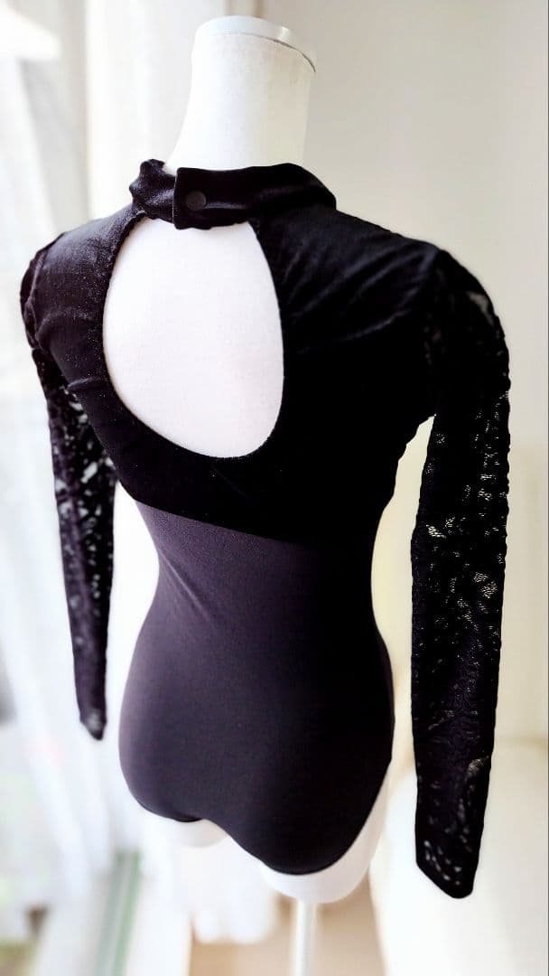 Ｓ～Ｍ／黒鳥オディールをイメージした漆黒の長袖レースベロアバレエ娘役レオタード