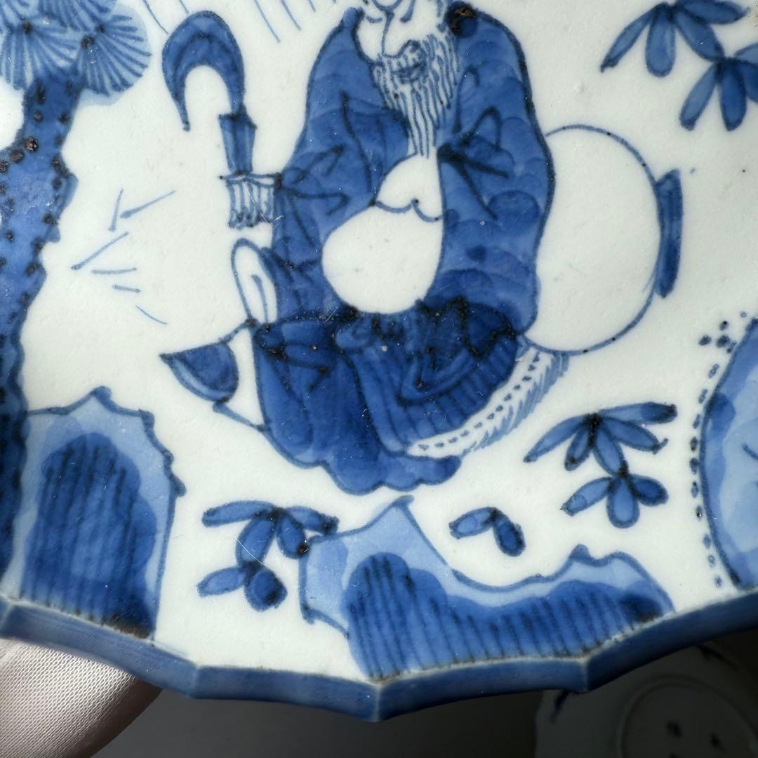 古伊万里　染付人物風景図皿　在銘「大明宣徳年製」　六客　古染　青花　鎌持　老松