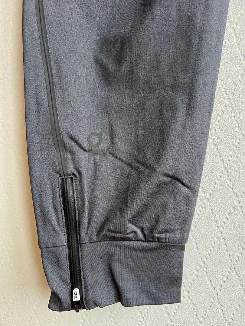 on ランニングパンツ　レディース　パールシャドウ　Mサイズ