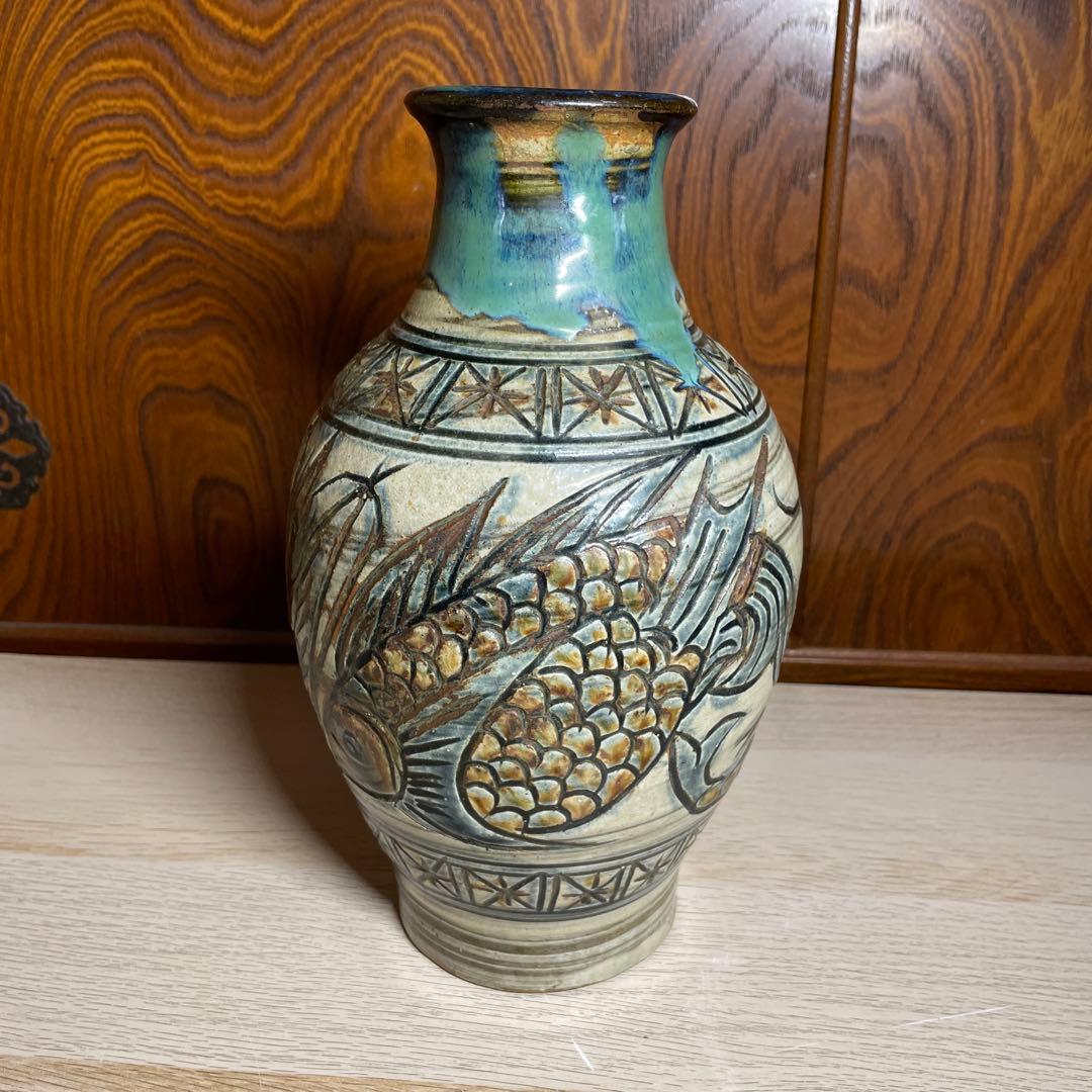 壷屋焼　金城次郎　海老魚文花瓶　箱なし