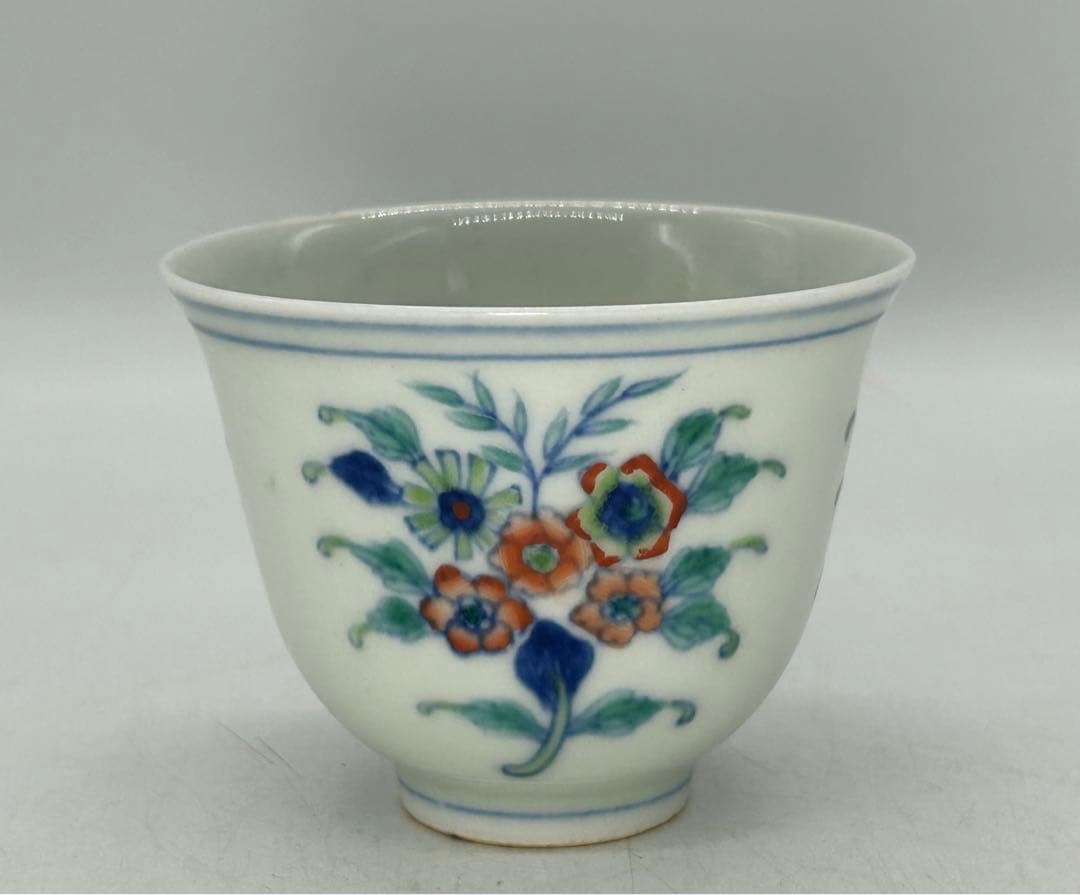 中国　とう彩　花卉紋湯呑み　大明成化年製銘　送料込み1022