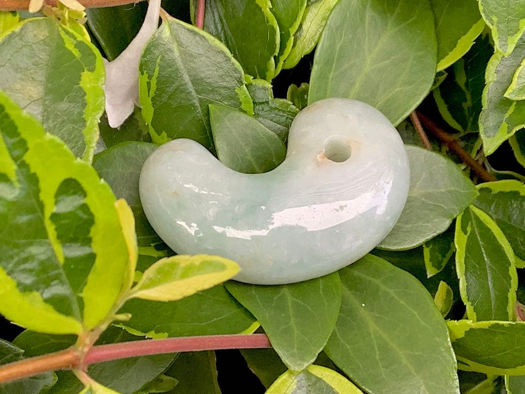 ✳吉祥開運　古代からの縁起良い糸魚川翡翠勾玉　本物ジェダイト‼️ 機械鑑定書付…