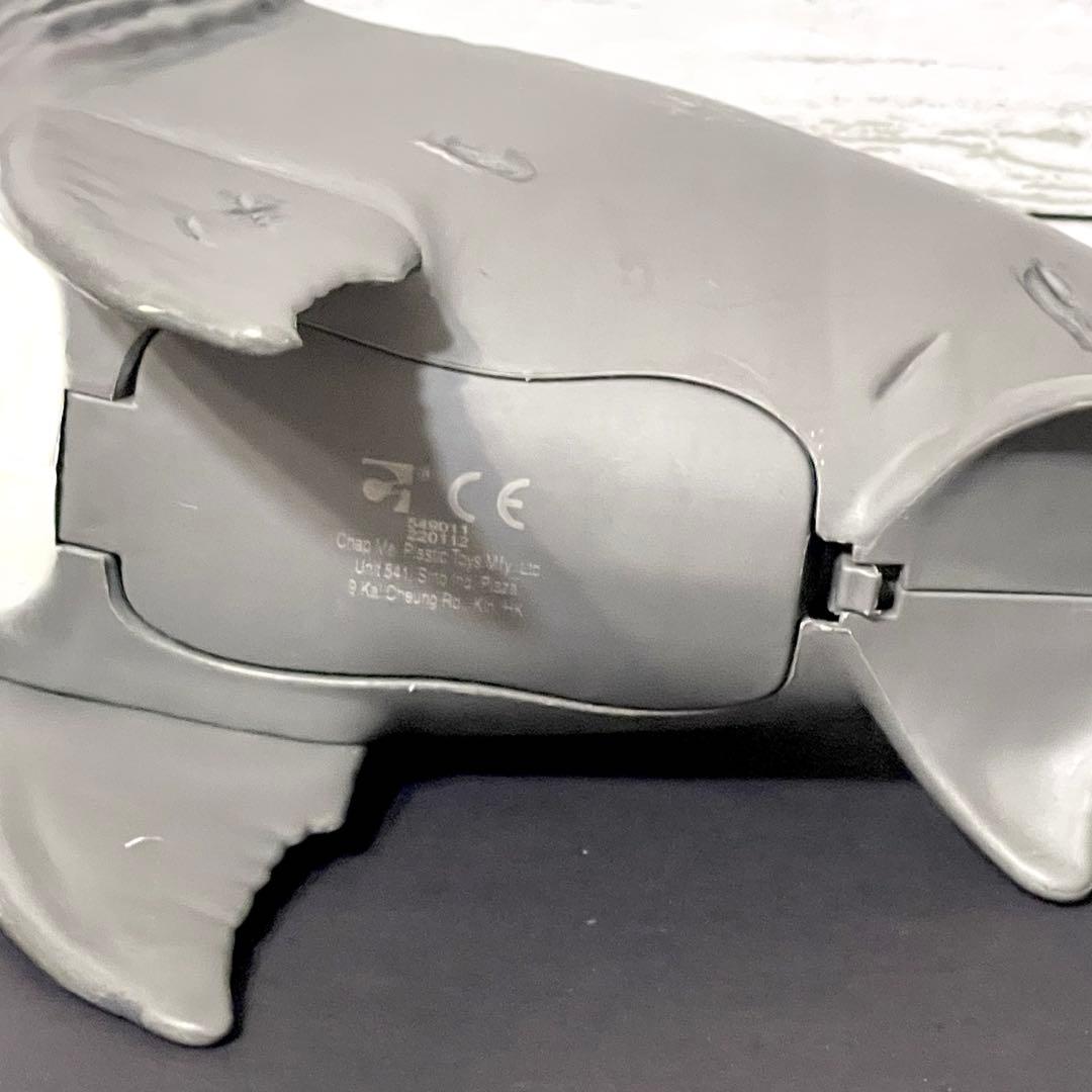 メガロドン　アクションフィギュア　ティラノサウルス付き