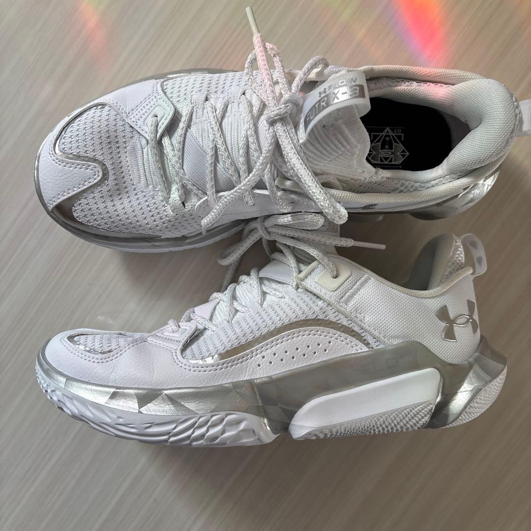 Under Armour HOVR ホワイト シューズ