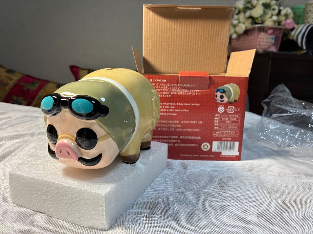 ジブリ　紅の豚の貯金箱