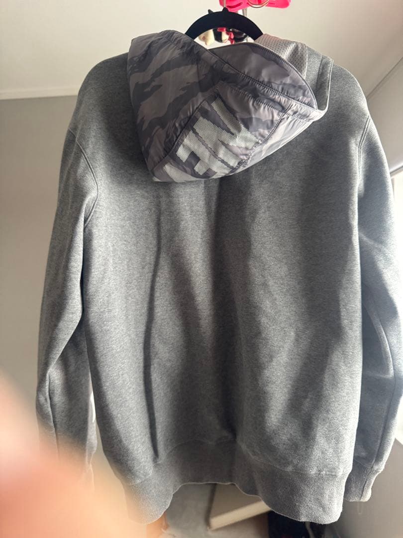 ニューエラ　グレー フード付き ジッパージャケット