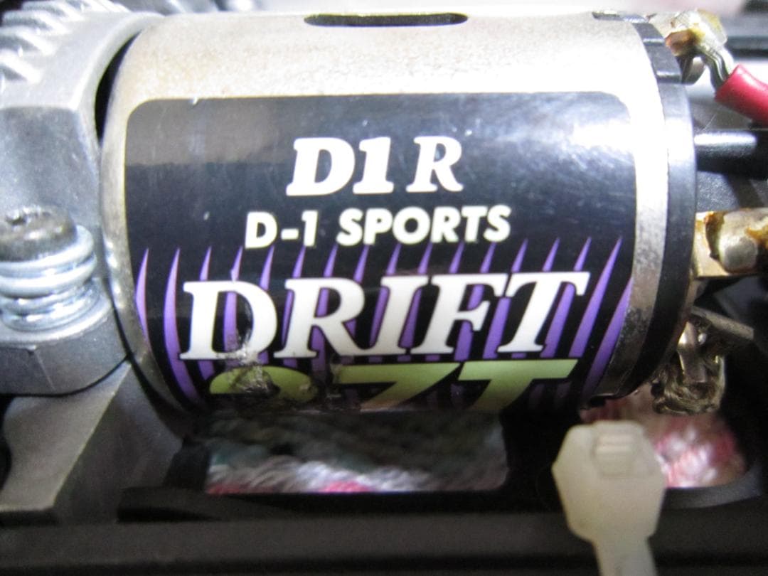 ヴォル　Yokomoって書いてあるラジコンカー　機械とかカバー付いてます