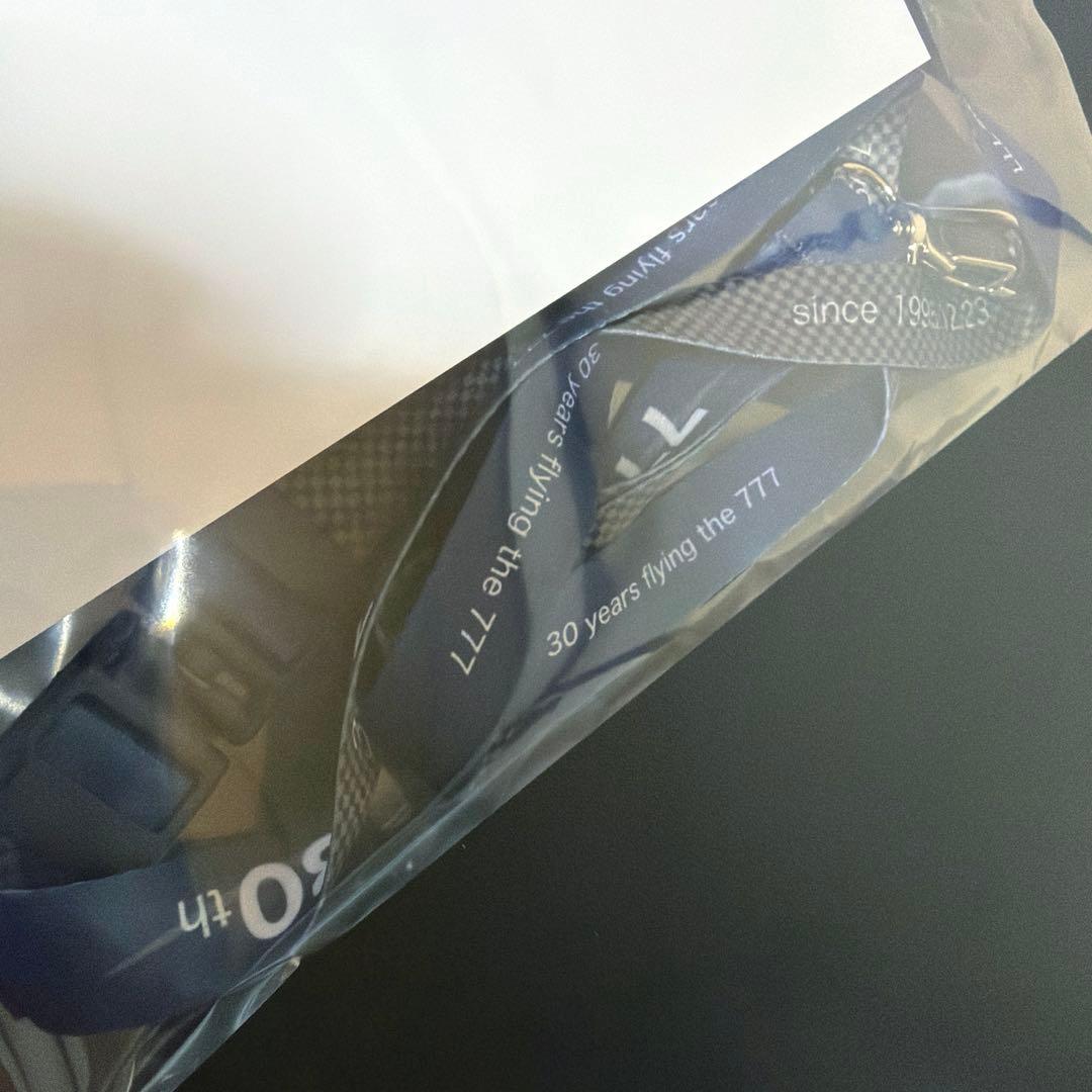 【非売品】ANA ボーイング777 30周年記念 搭乗証明書 ストラップ シール