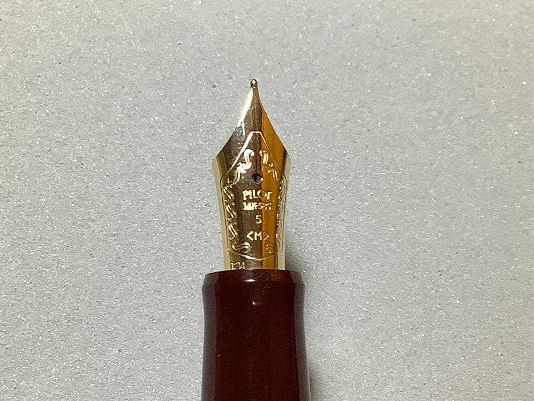 パイロットの万年筆　カスタム74　ディープレッド　ペン種: M（中字）