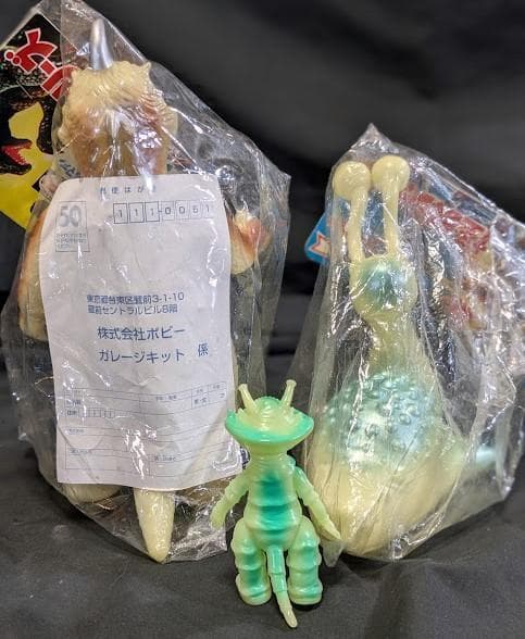 蓄光ゴメス＆ナメゴン（ブルマァク復刻）未開封ソフビ２体セット＋カネゴン蓄光ミニ