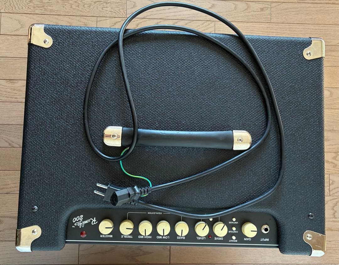 フェンダー　ベースアンプ　ランブル200 V3 (月末.土日の値引き中 )