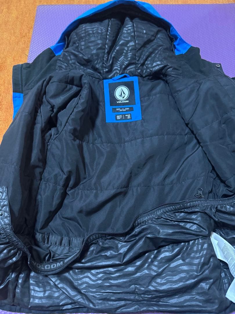 ボルコム　キッズ　スノーボードウェア　Sサイズ　上下セット　ビブパンツ