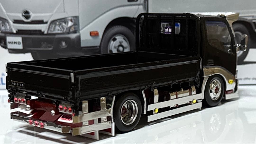 楽プラ　デコトラ　デュトロ　平ボディ　アオシマプラモデル完成品　ケース付き