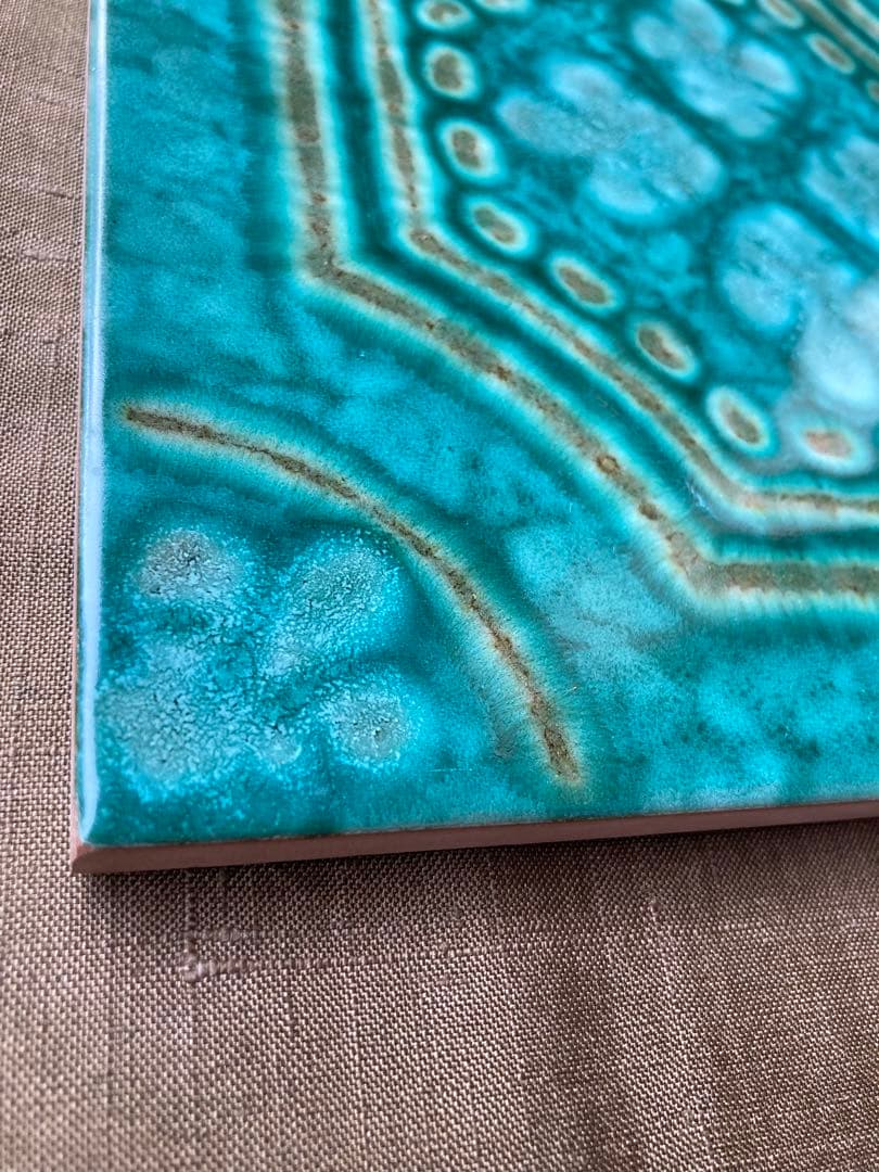 イタリア製　緑色陶器タイル 八角形デザイン