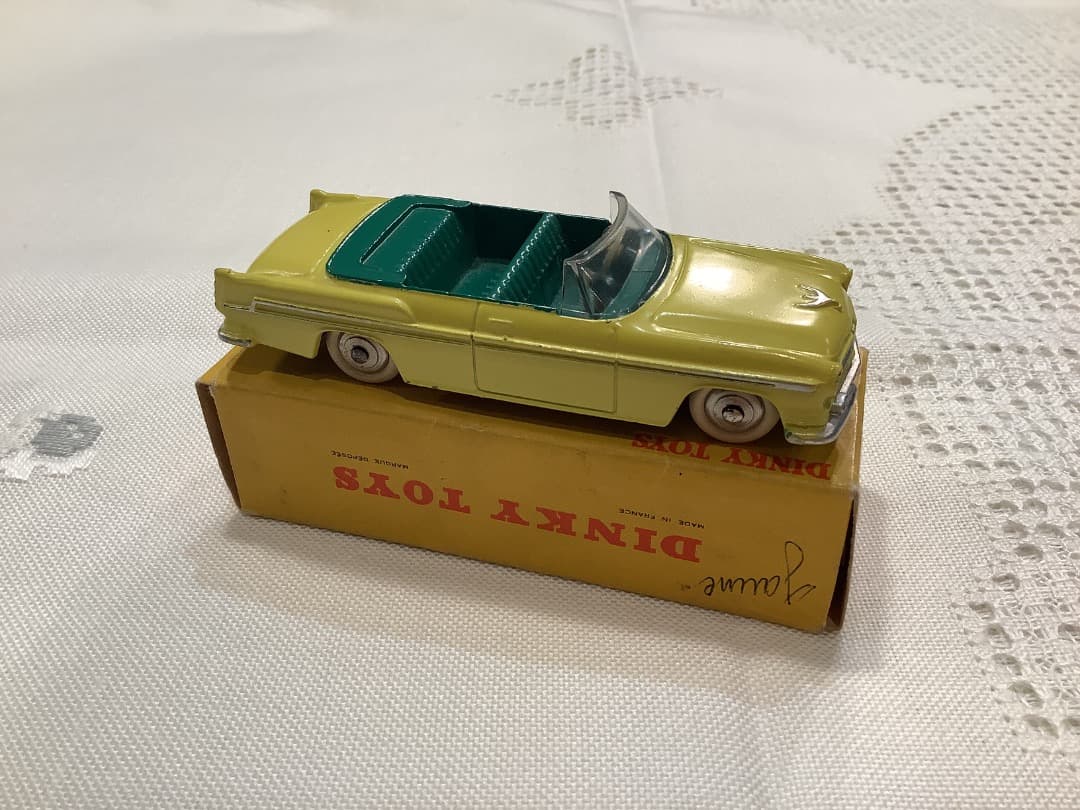 美品　DINKY TOYS CHRYSLER NEW YORKER ミニカー