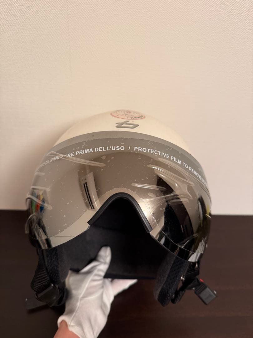 Bolle バイザー付きスキー用ヘルメット