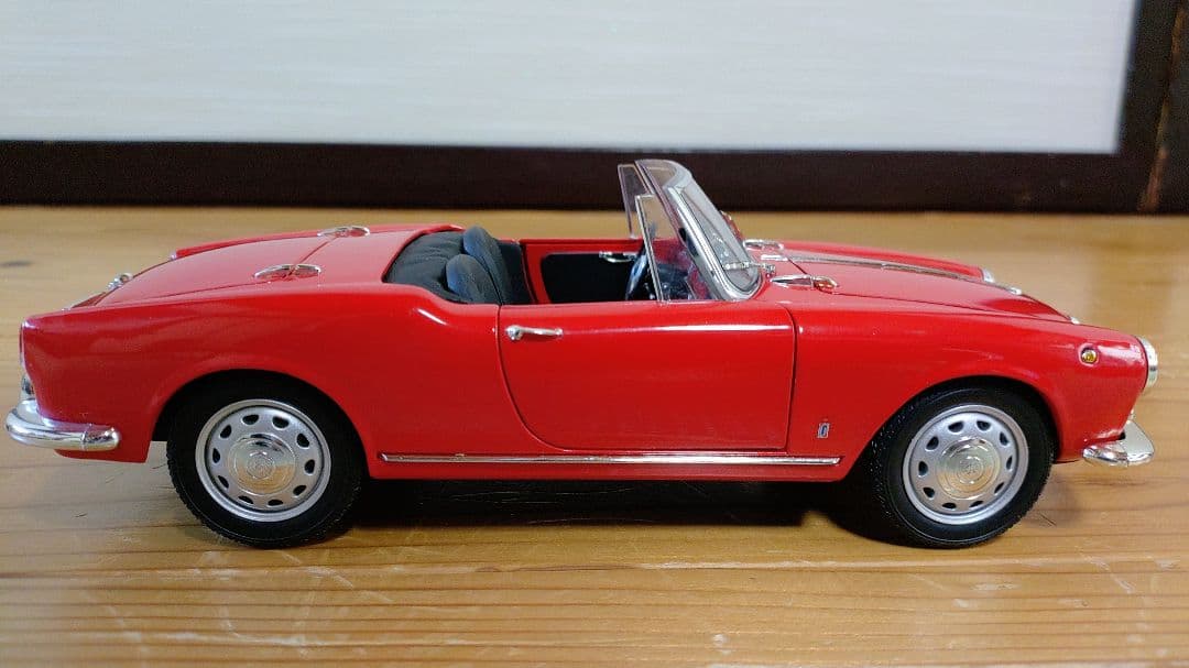 1/18　ミニカー　RICKO　アルファロメオ　ジュリエッタ　スパイダー