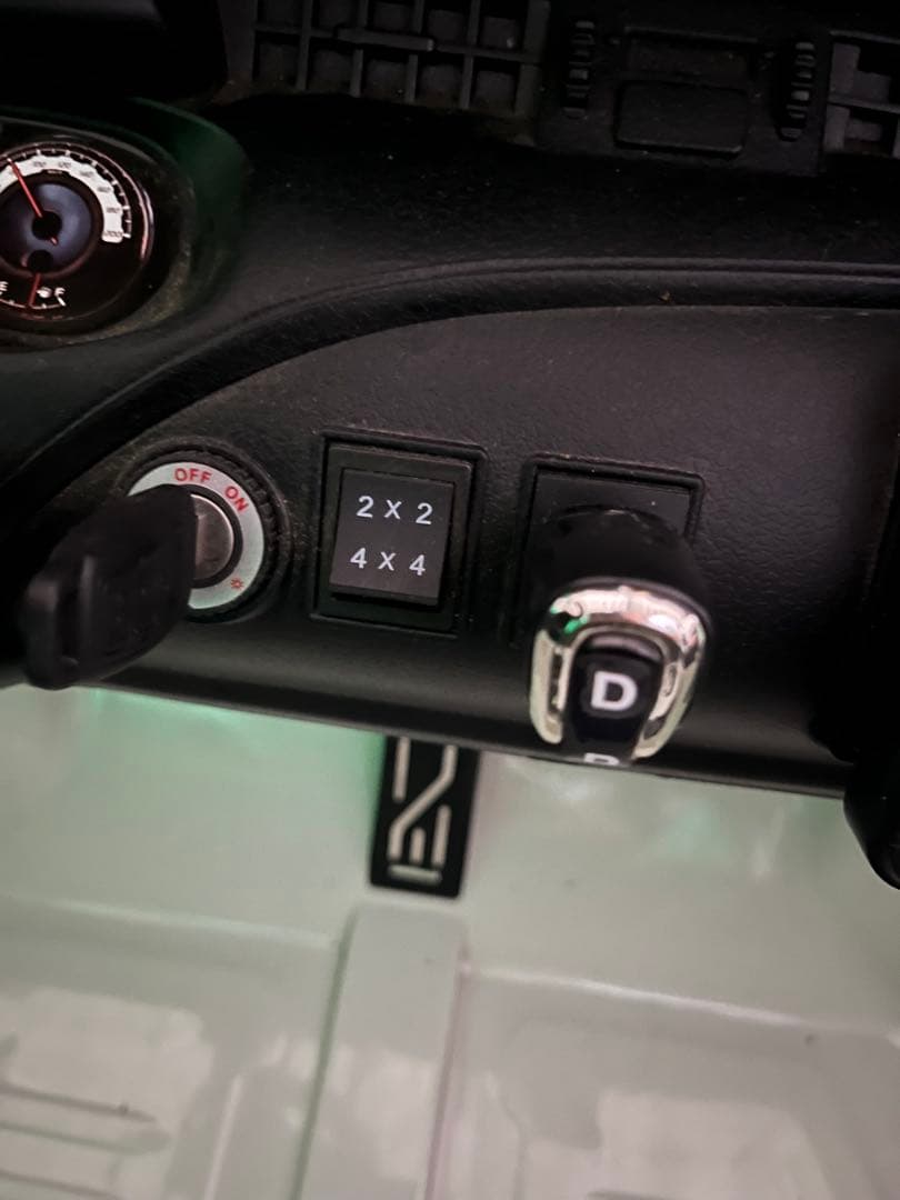 手渡し限定 乗用ラジコン TOYOTA HILUX RUGGED ハイラックス