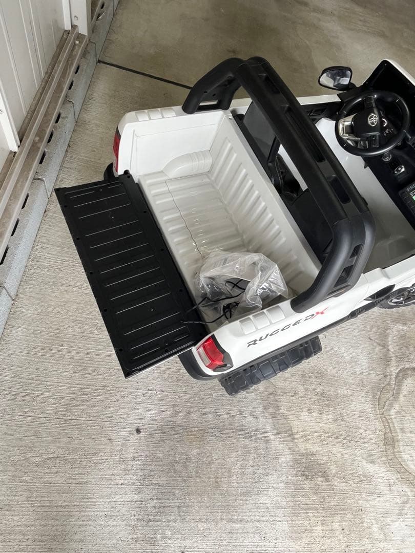 手渡し限定 乗用ラジコン TOYOTA HILUX RUGGED ハイラックス