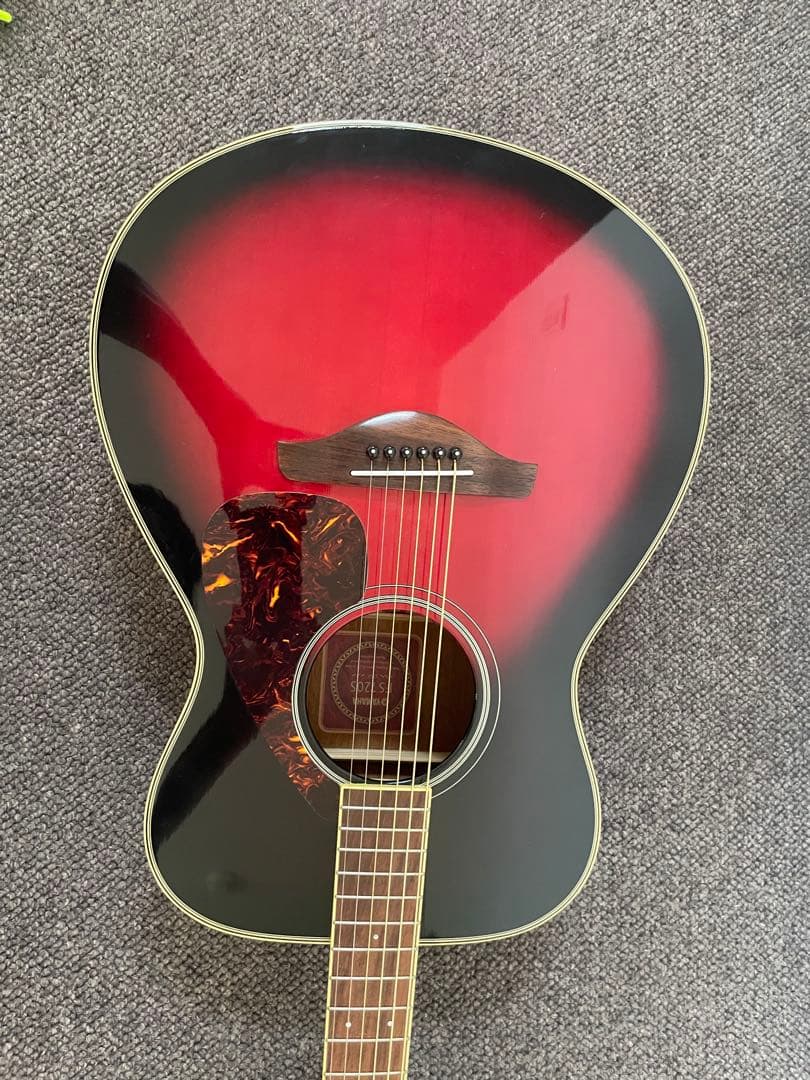 Yamaha アコースティックギター　カポ付き レッド/ブラック　FS720S