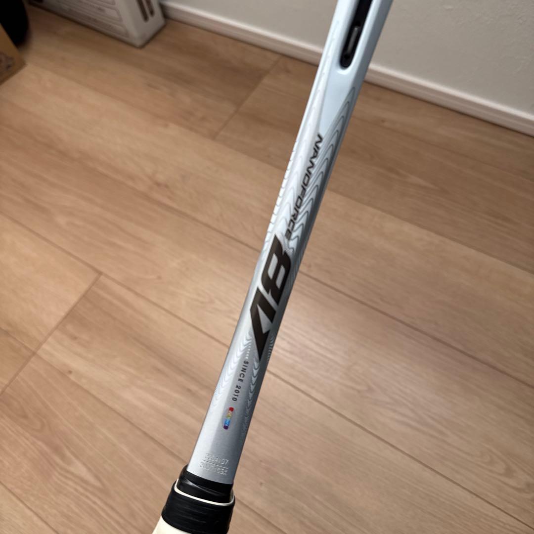 ヨネックス　ナノフォース8v 白