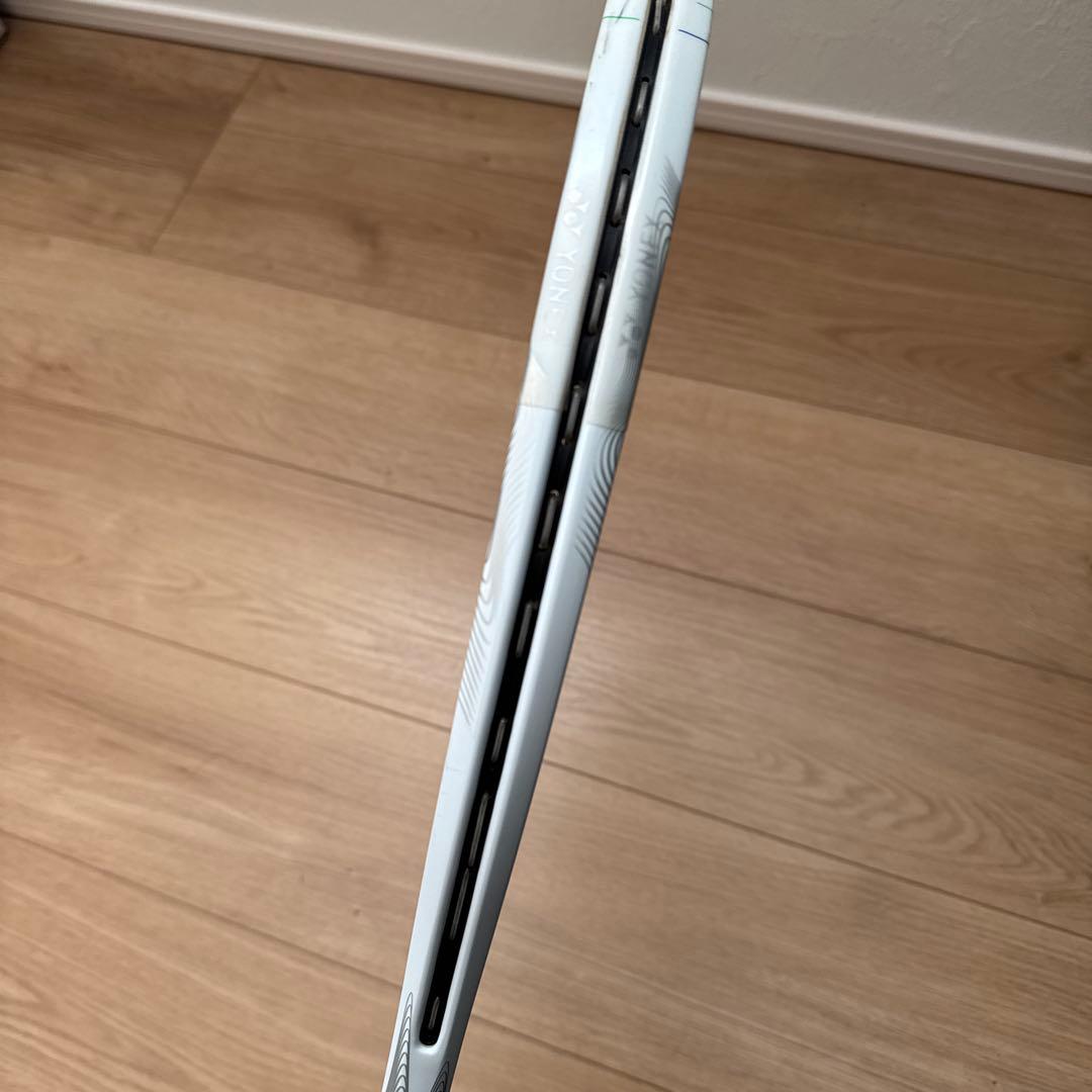 ヨネックス　ナノフォース8v 白