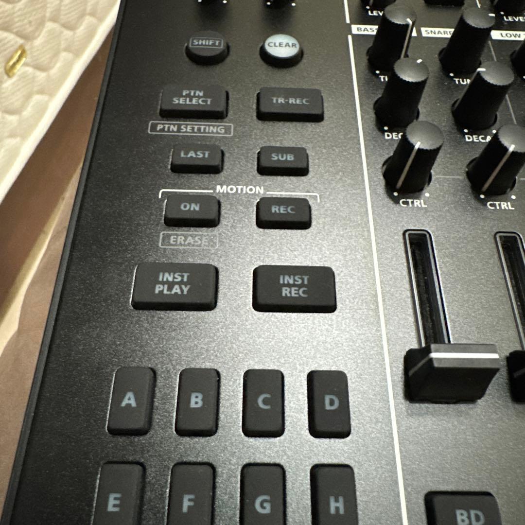 Roland　AIRA series TR-8S