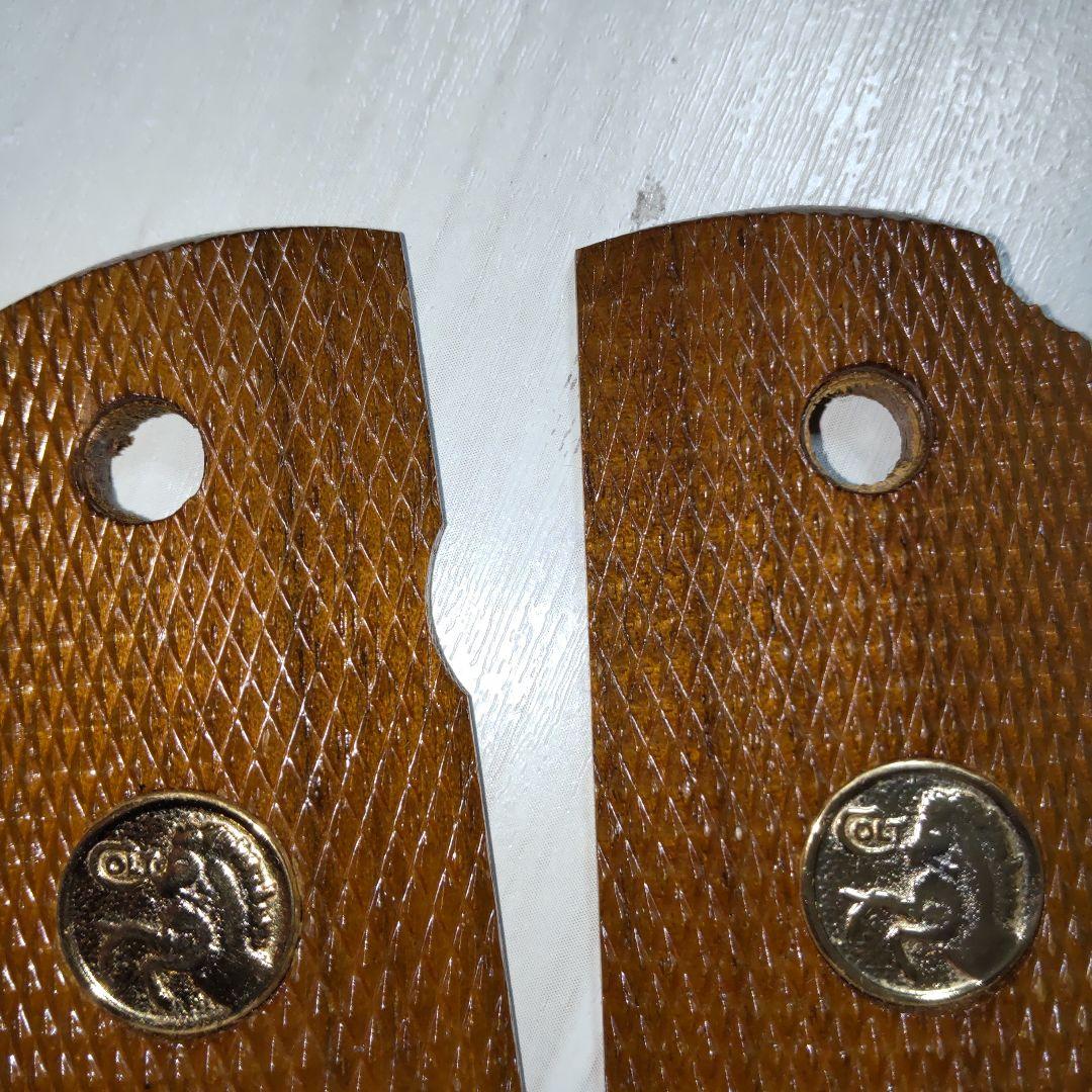 老舗 ヘレッツ社 ガバメントオフィサーズ用木製グリップ 中古扱い