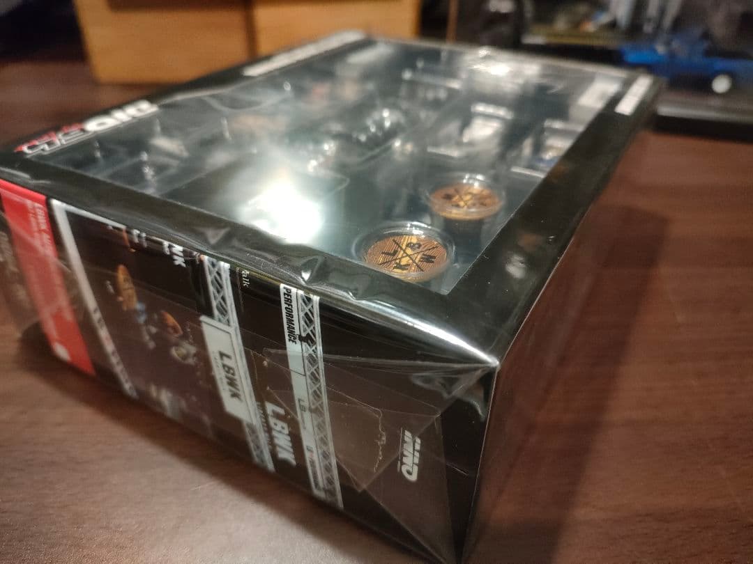 LBWK AUTO SALON DIORAMA 1:64スケール