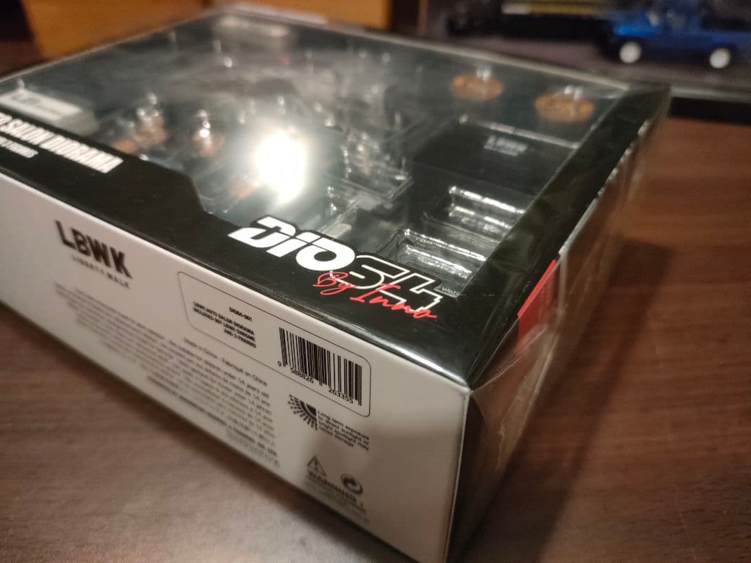 LBWK AUTO SALON DIORAMA 1:64スケール