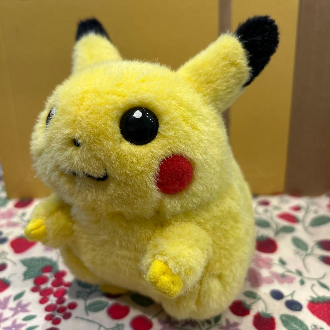 お顔ふわふわ　初期ピカチュウ　ぬいぐるみ　TOMY ポケモン