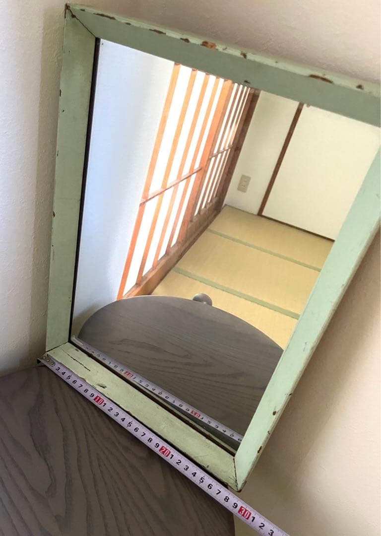 アンティークの鏡　燻んだ感じのエメラルドグリーン