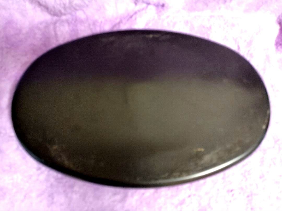 富永直樹作 金色 牛の彫刻