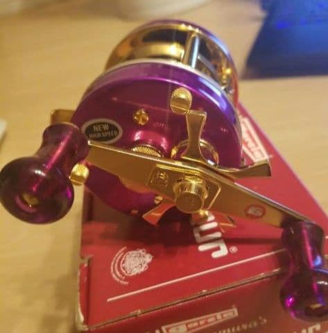 ABU 5500ｃキャスティングリール パープル