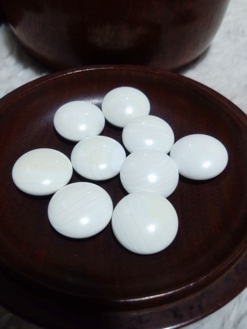 値下げ【囲碁】国産本榧　囲碁盤7.4寸板目　本蛤白石　那智黒石29号　囲碁セット