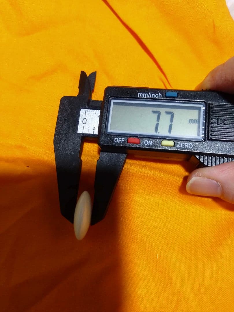 値下げ【囲碁】国産本榧　囲碁盤7.4寸板目　本蛤白石　那智黒石29号　囲碁セット